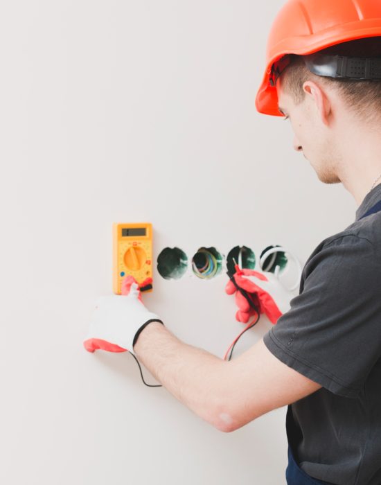 elektriker udføre el tjek